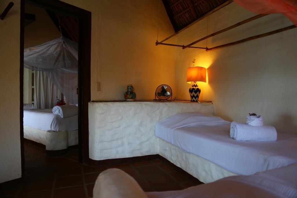 Hotel Bahia De La Luna Arroyo Cruz Екстериор снимка